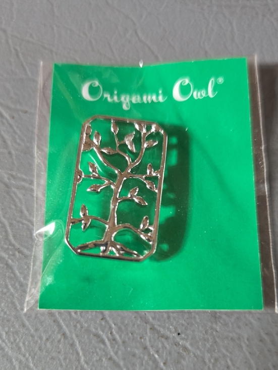 Origami Owl Jewelry - Origami Owl Silver Heritage Family Tree Stardust Window Shelf